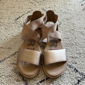 Sorel Ella II Womens Size 10 Metallic Gold Leather Strappy Sandals Flats Shoes